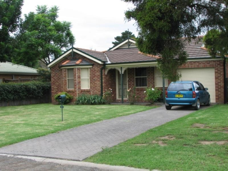 9 Baroo Street, Thirlmere NSW 2572