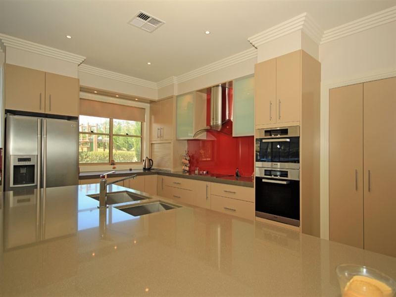 8 Stargard Crescent, Picton NSW 2571