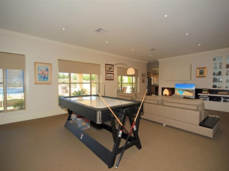 8 Stargard Crescent, Picton NSW 2571