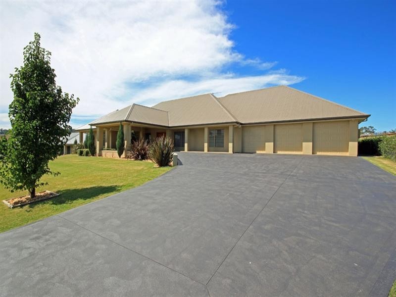 8 Stargard Crescent, Picton NSW 2571