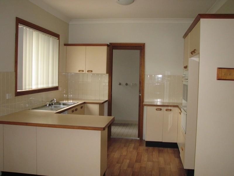 2 Kim Close, Thirlmere NSW 2572