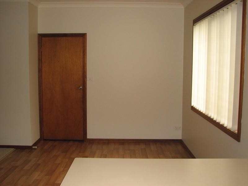 2 Kim Close, Thirlmere NSW 2572