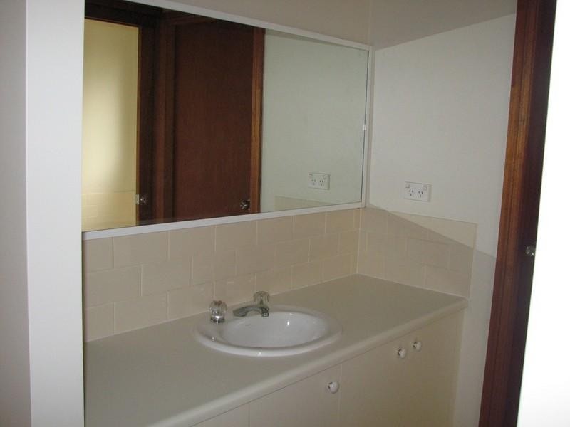 2 Kim Close, Thirlmere NSW 2572