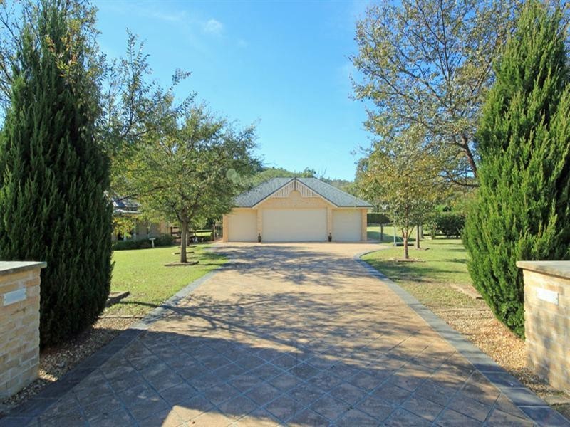 6 Old Racecourse Close, Picton NSW 2571