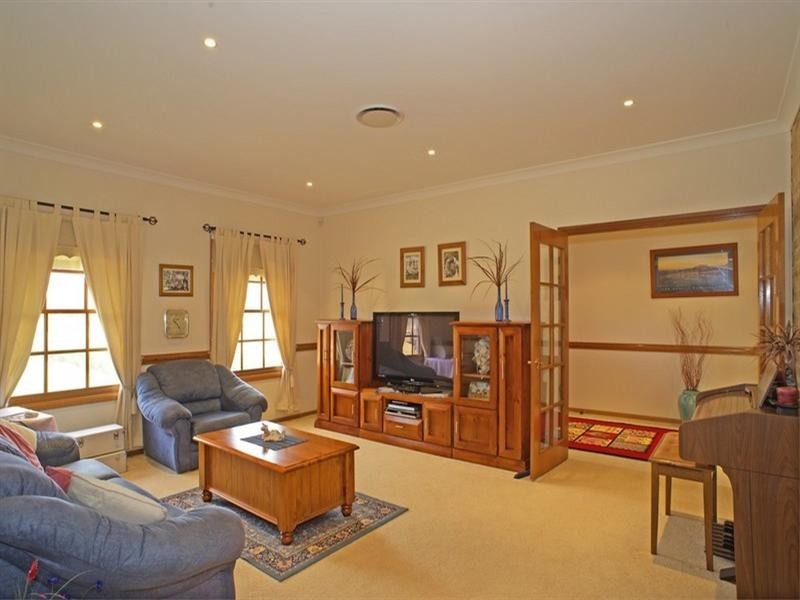 6 Old Racecourse Close, Picton NSW 2571