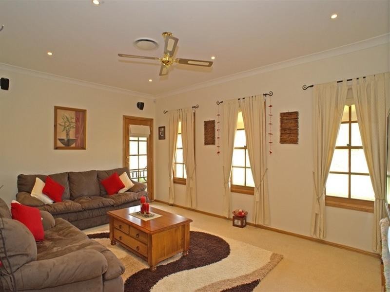 6 Old Racecourse Close, Picton NSW 2571