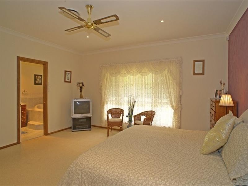 6 Old Racecourse Close, Picton NSW 2571