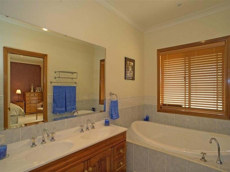 6 Old Racecourse Close, Picton NSW 2571