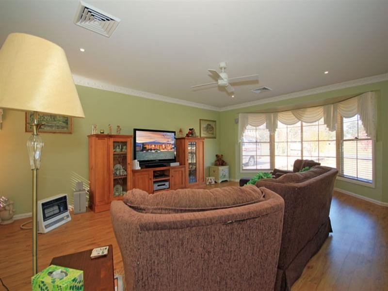 6 Milton Street, Thirlmere NSW 2572