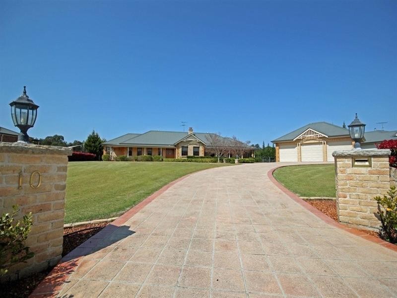 10 Davies Place, Picton NSW 2571