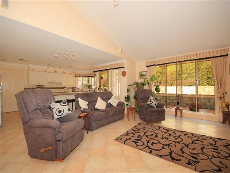 6 Bottlebrush Close, Picton NSW 2571