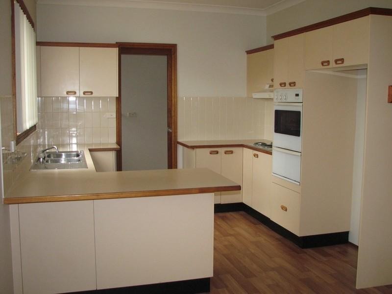 2 Kim Close, Thirlmere NSW 2572