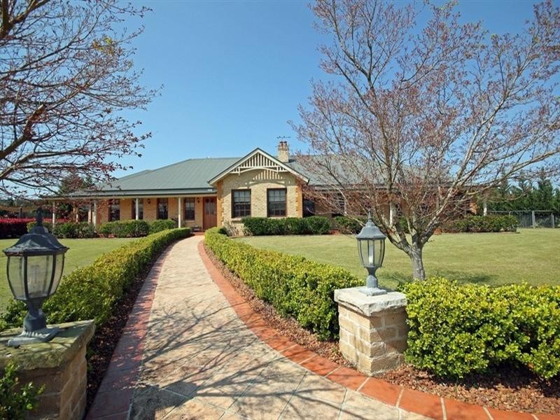 10 Davies Place, Picton NSW 2571