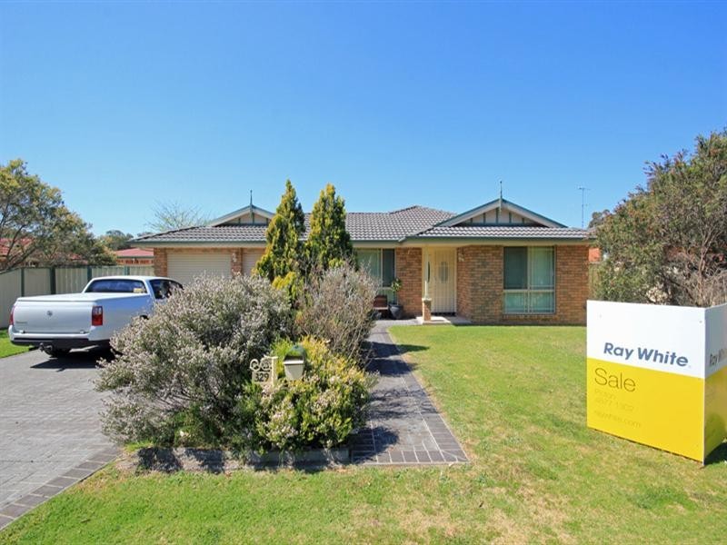 329 Thirlmere Way, Thirlmere NSW 2572