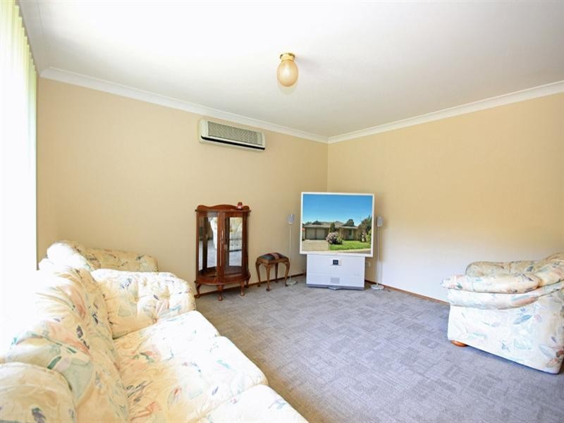329 Thirlmere Way, Thirlmere NSW 2572
