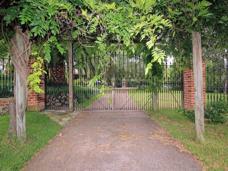 11 Coldenham Road, Picton NSW 2571