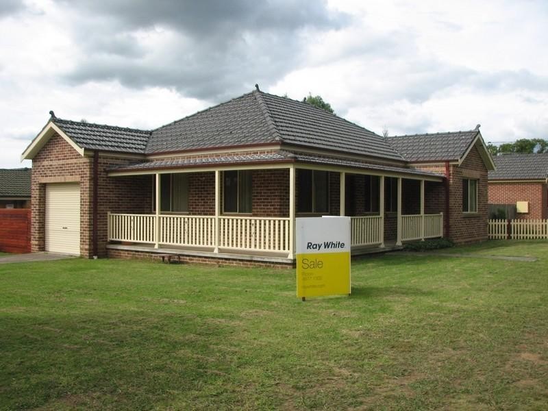 2 Kim Close, Thirlmere NSW 2572