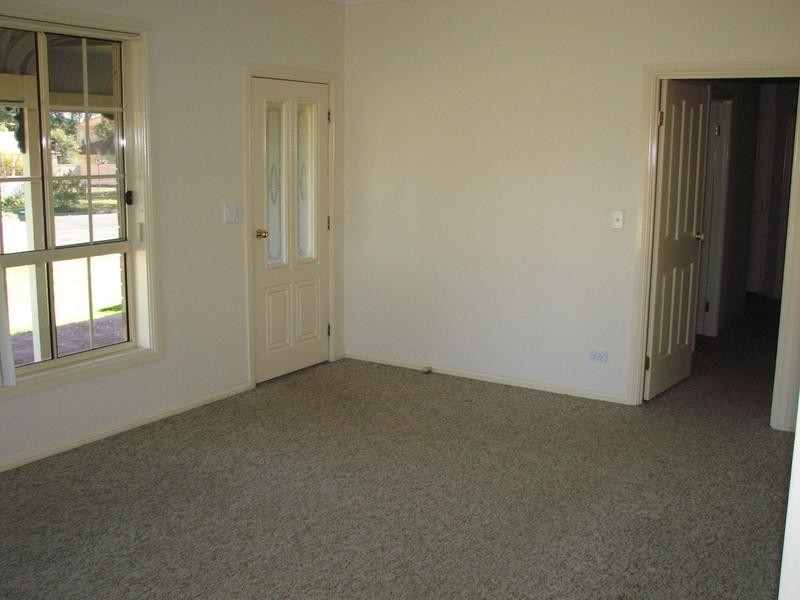 52 Westbourne Avenue, Thirlmere NSW 2572