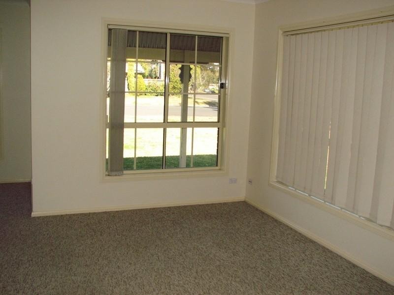 52 Westbourne Avenue, Thirlmere NSW 2572