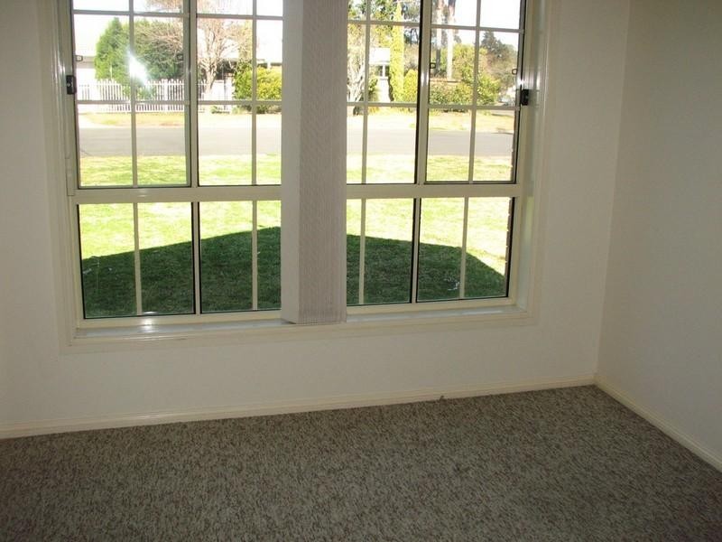 52 Westbourne Avenue, Thirlmere NSW 2572