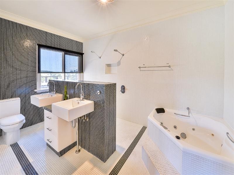 5 Lawson Road, Pheasants Nest NSW 2574