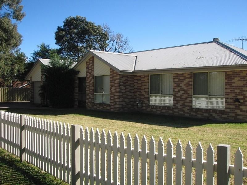 6 Davis Place, Thirlmere NSW 2572