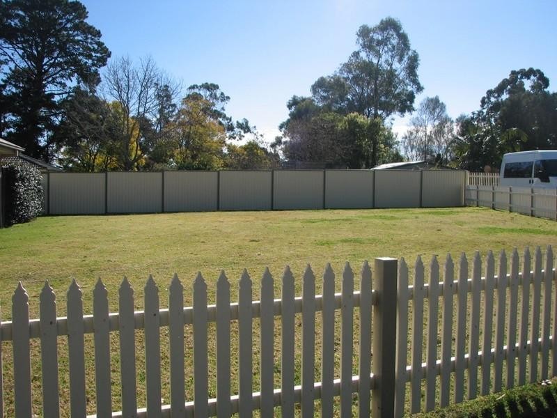 6 Davis Place, Thirlmere NSW 2572