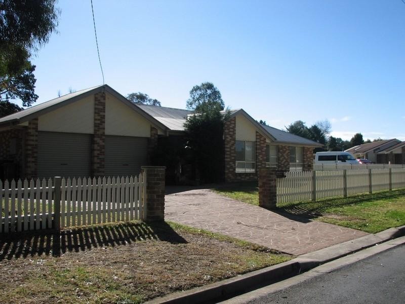 6 Davis Place, Thirlmere NSW 2572
