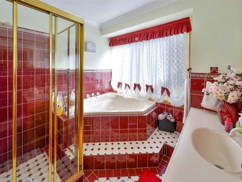 9 Lloyds Way, Bargo NSW 2574