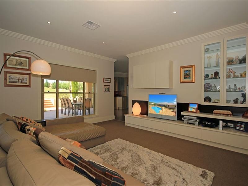 8 Stargard Crescent, Picton NSW 2571