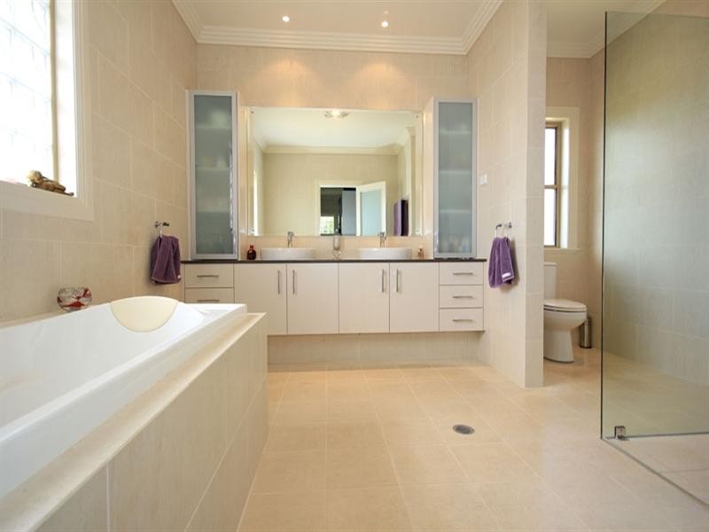 8 Stargard Crescent, Picton NSW 2571