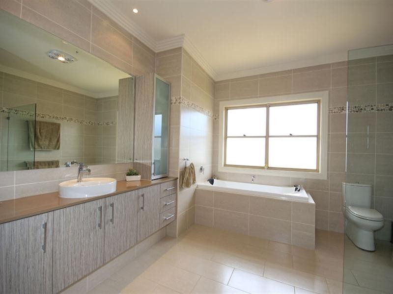 8 Stargard Crescent, Picton NSW 2571