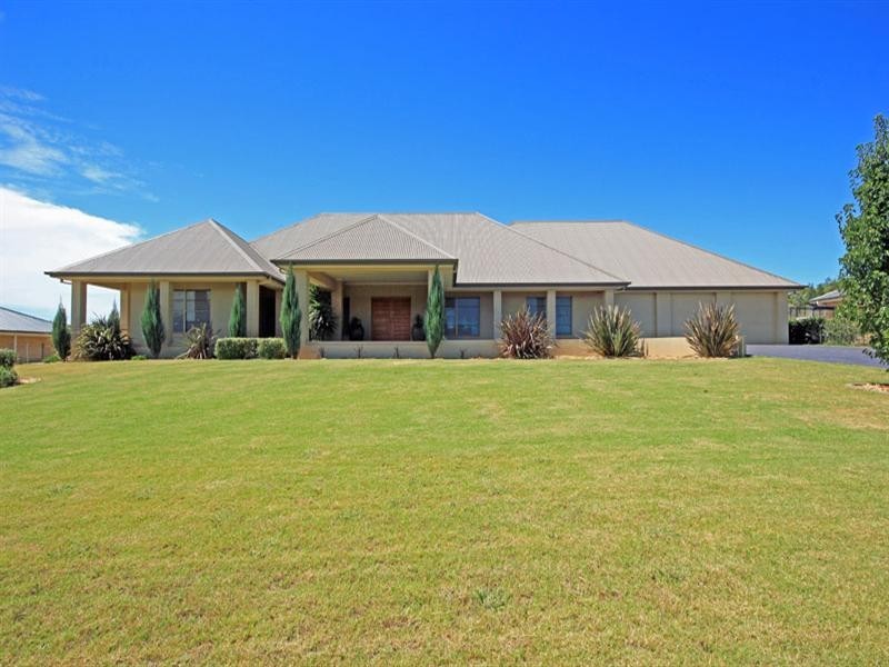 8 Stargard Crescent, Picton NSW 2571