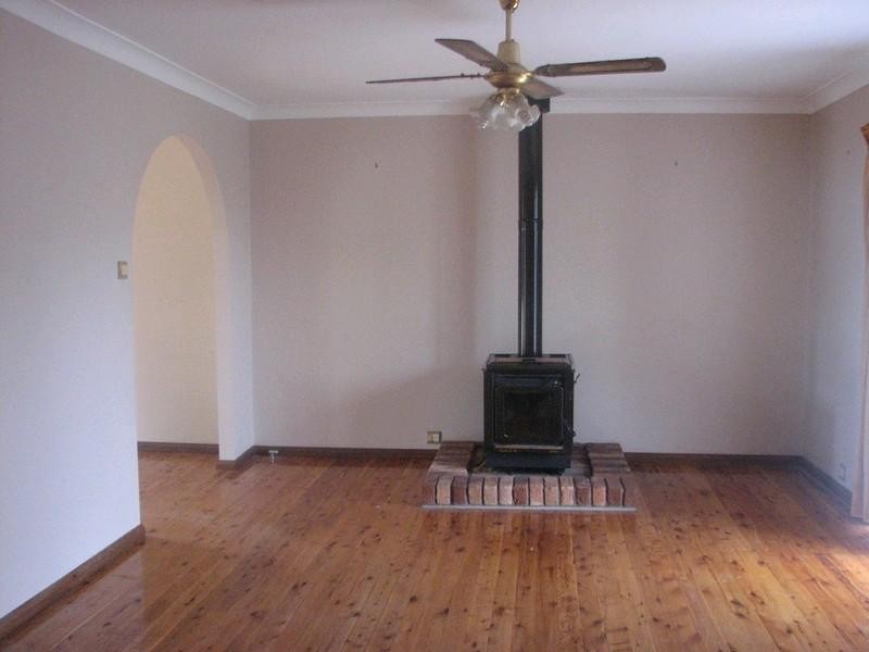 74 Thirlmere Way, Tahmoor NSW 2573