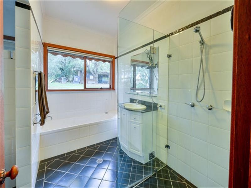 95 Myrtle Creek Avenue, Tahmoor NSW 2573