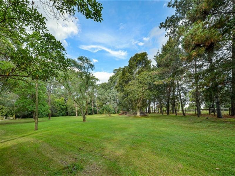 95 Myrtle Creek Avenue, Tahmoor NSW 2573