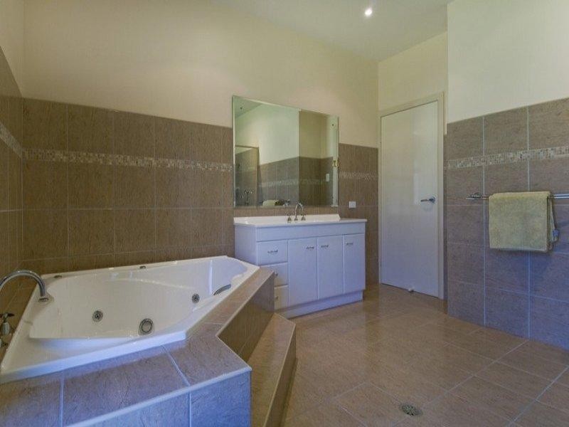 221 Bushland Drive, Sancrox NSW 2446