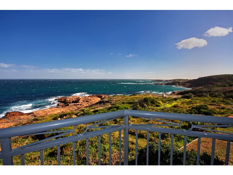 4b Ocean Street, Fishermans Bay NSW 2316