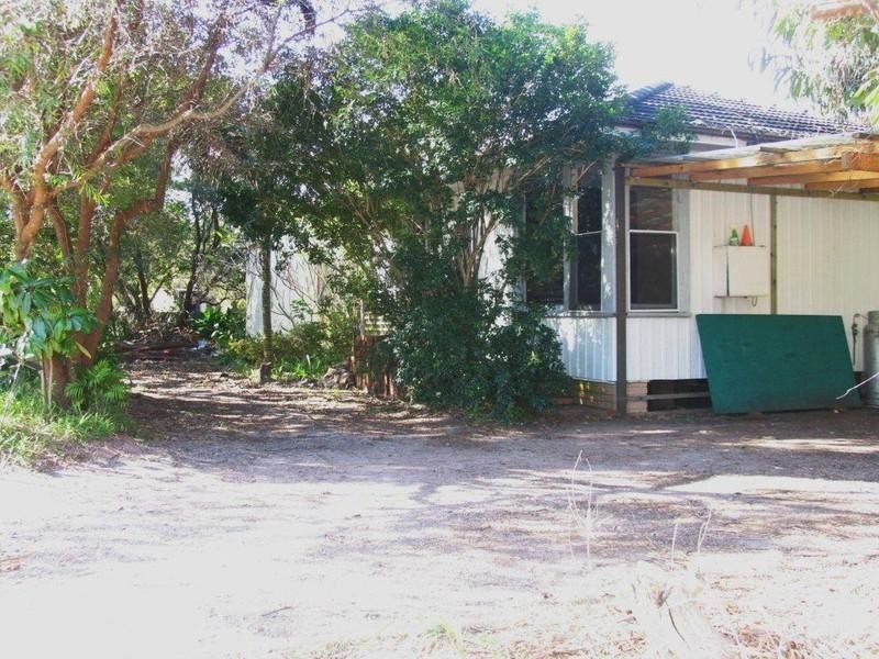 1 Hutcheson Avenue, Soldiers Point NSW 2317