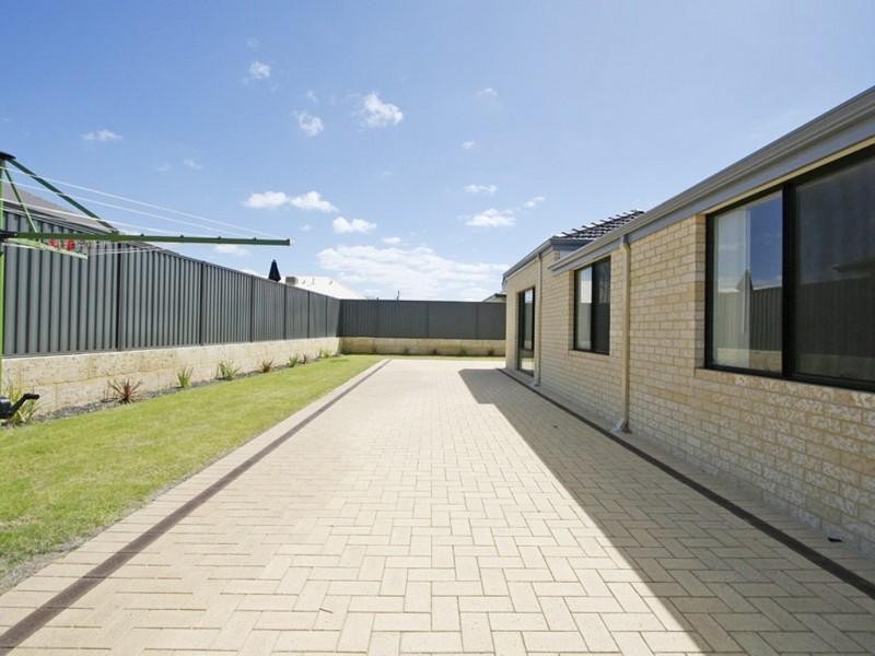15 Amethyst Parkway, Aveley WA 6069