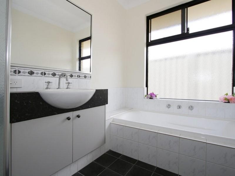 15 Amethyst Parkway, Aveley WA 6069