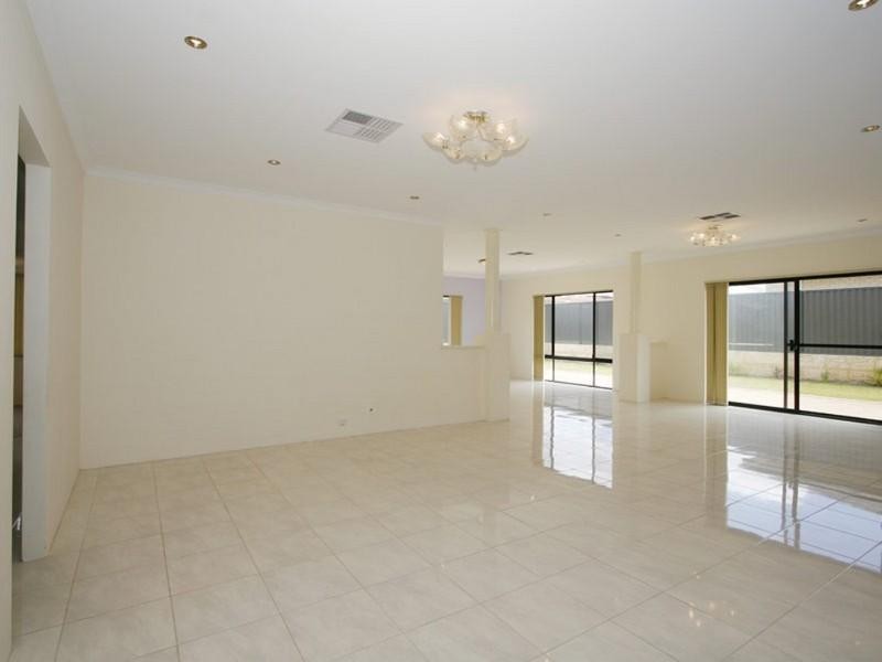 15 Amethyst Parkway, Aveley WA 6069