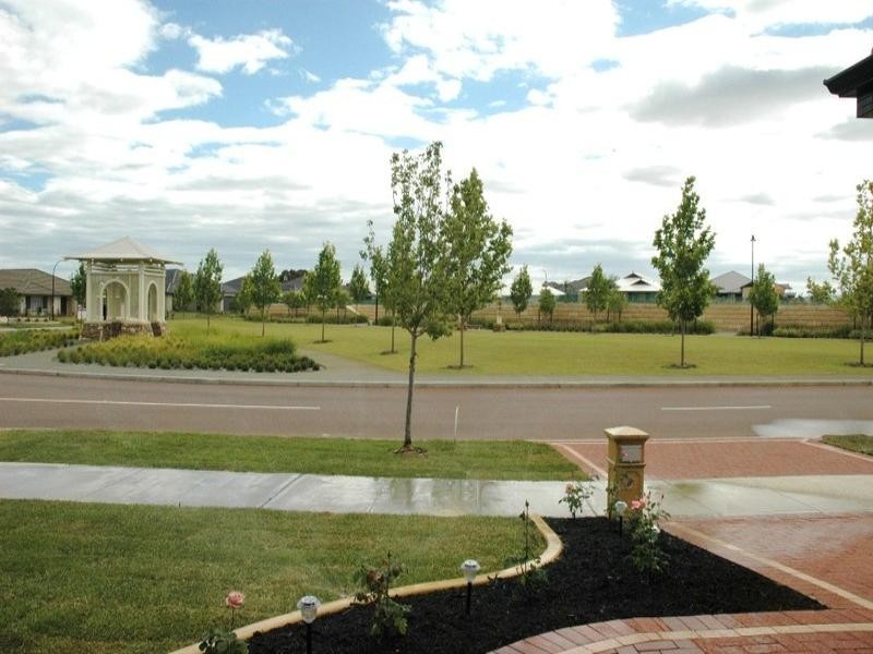 28 Neary Boulevard, Aveley WA 6069