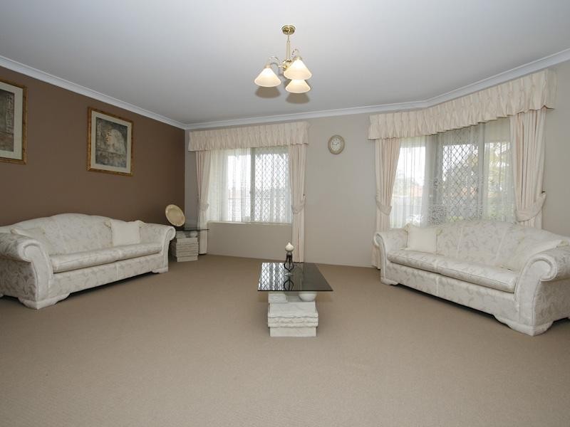 35 Roseheath Boulevard, Kiara WA 6054