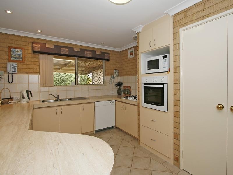 35 Roseheath Boulevard, Kiara WA 6054