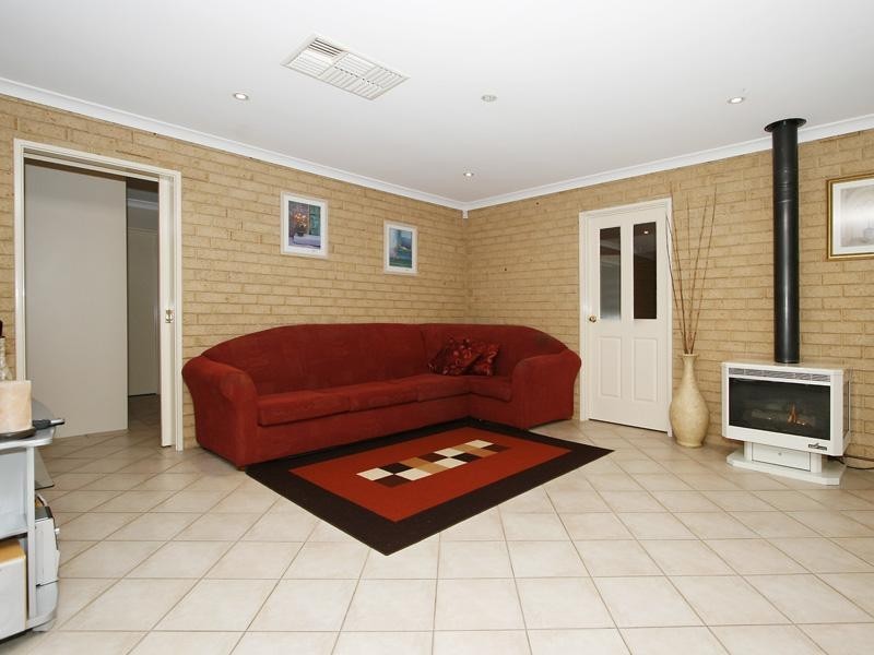 35 Roseheath Boulevard, Kiara WA 6054