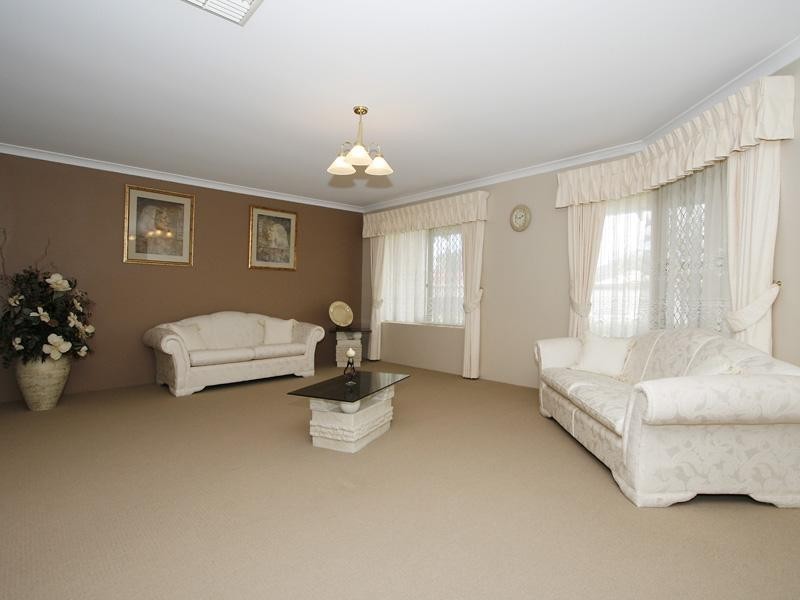 35 Roseheath Boulevard, Kiara WA 6054