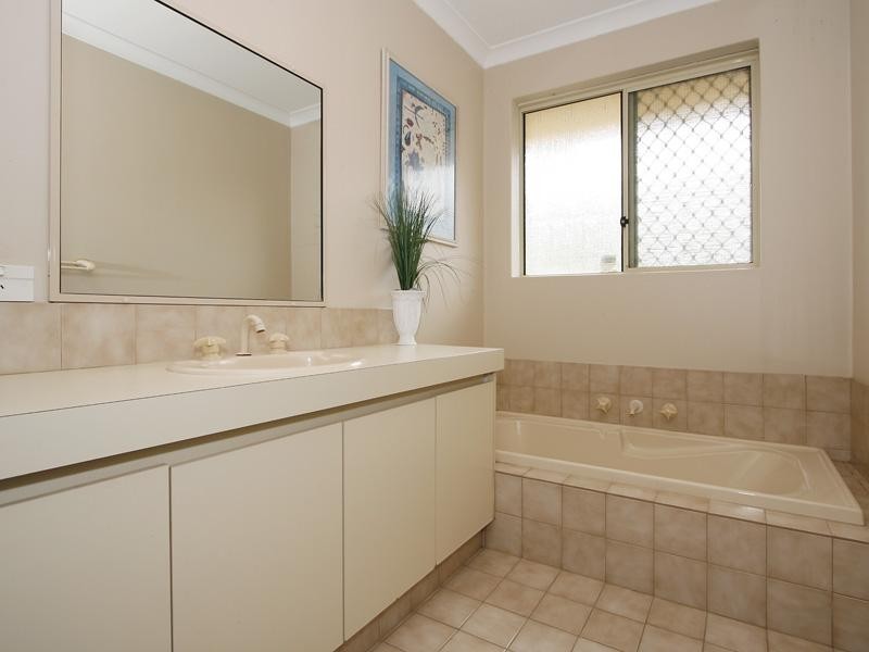 35 Roseheath Boulevard, Kiara WA 6054