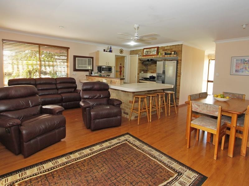 15 Blackthorn Road, Eden Hill WA 6054