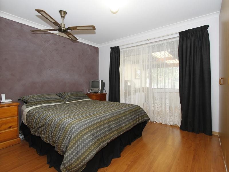 15 Blackthorn Road, Eden Hill WA 6054